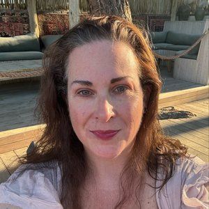 Meet your Posher, Leslie